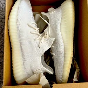 Triple White Yeezy 350 Boost with Box . Worn 5 times max in great condition !